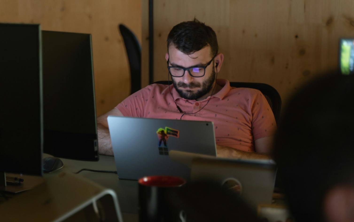 Sesión práctica analizando casos reales de empresas españolas